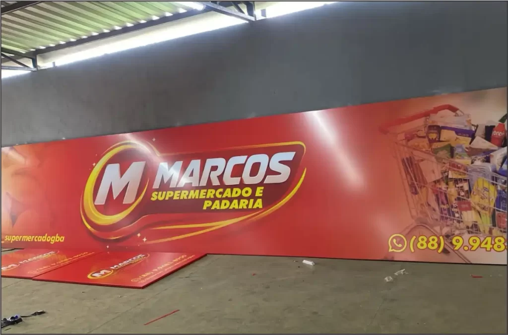 fachada de ACM, fachada de ACM no Ceará, placa de fachada em lona, placa de mercado personalizada, fachada comercial em lona, identidade visual de mercadinho, comunicação visual para mercado, placa resistente e durável, fachada personalizada para comércio, destaque visual de loja, instalação de placa de fachada, fachada moderna e profissional, personalização de fachada, fachada de alto padrão.