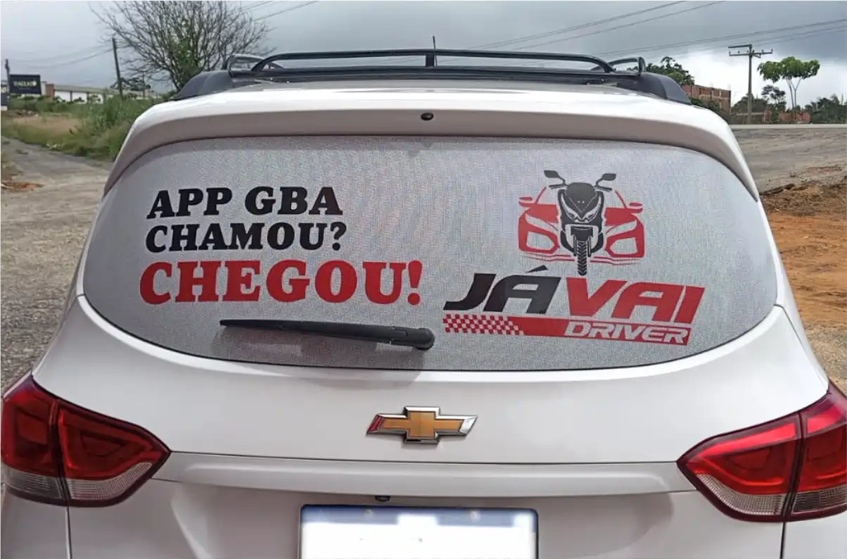 Envelopamento de frota e adesivos automotivos personalizados. Comunicação visual veicular, adesivagem de veículos e marketing em carros para empresas.