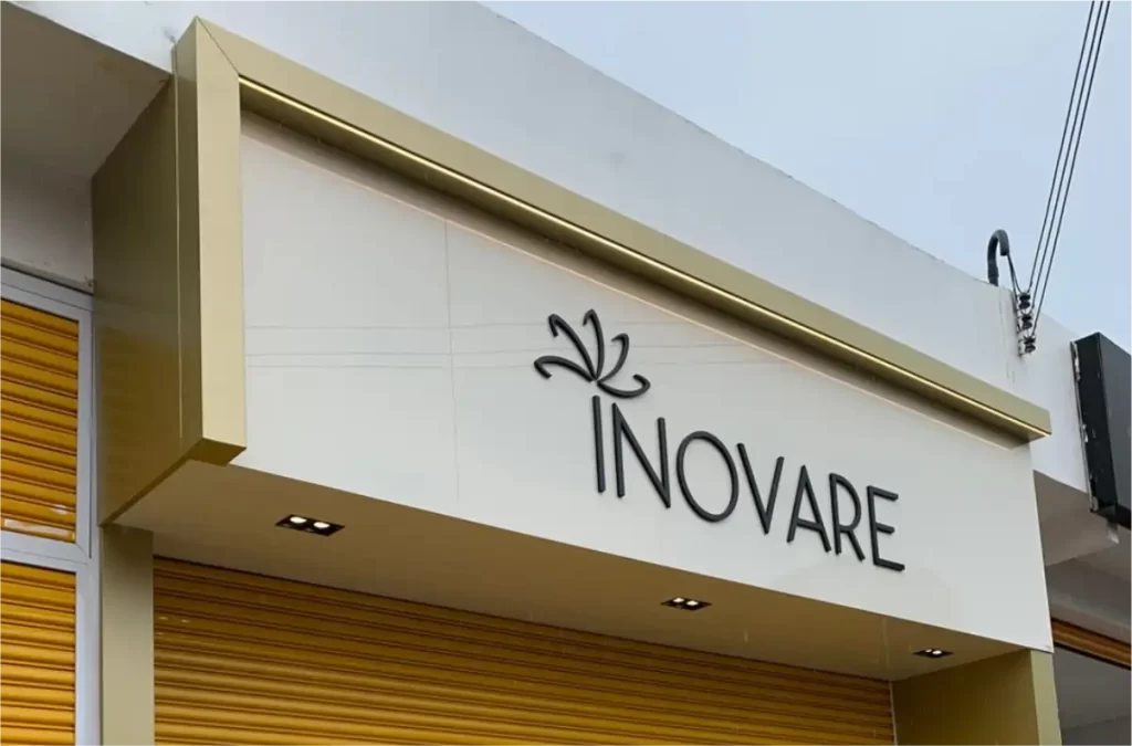 Fachada comercial em ACM moderno instalada em empresa no Ceará